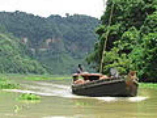 country_boat_at_kaptai_lake.JPG