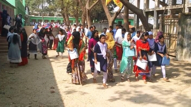 মধ্যনগরে প্রথম দিনে এসএসসি পরীক্ষার বাংলা প্রথম পত্র সম্পন্ন