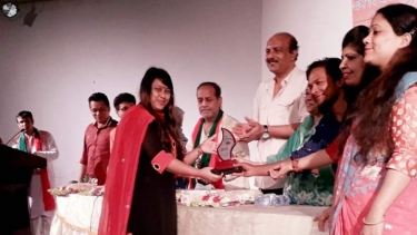 সোনার বাংলা সাহিত্য পুরুষ্কার পেয়েছেন শিশুসাহিত্যিক শাম্মী তুলতুল