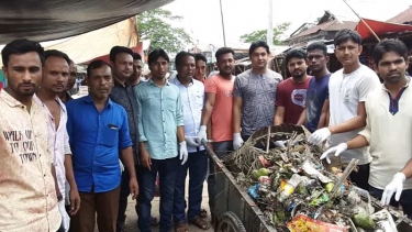 মধ্যনগরে যুবলীগের ডেঙ্গু প্রতিরোধক পরিষ্কার-পরিচ্ছন্ন অভিযান!