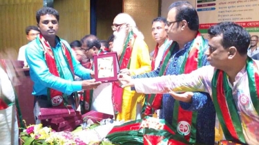 কাব্যদ্বীপ পুরুষ্কারে ভূষিত সুমেশ্বরী পাড়ের কবি বিপ্লব সাহা