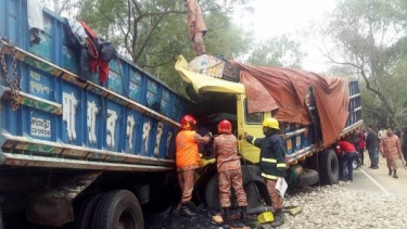 হবিগঞ্জে দুই ট্রাকের সংঘর্ষে নিহত ২