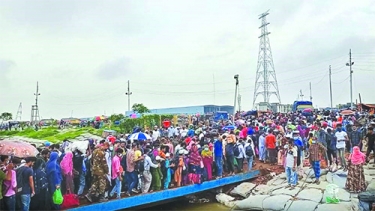 ঢাকায় ফিরছে ঈদের আমেজ