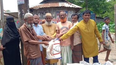 মধ্যনগরে হতদরিদ্রদের মধ্যে ঈদ সামগ্রী বিতরণ