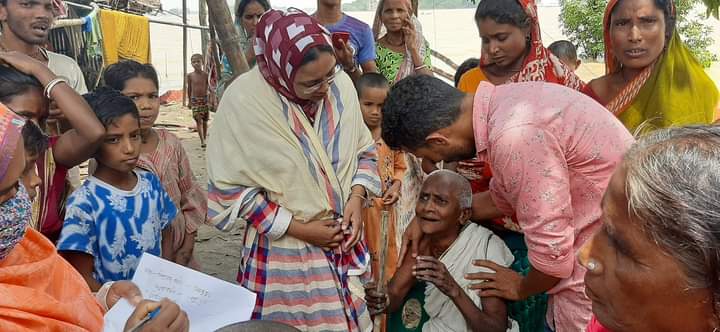 মধ্যনগরে ৪০০ পরিবারে মধ্যে ত্রাণ বিতরণ