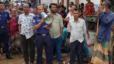 মধ্যনগরে নৌ দুর্ঘটনা এড়াতে ওসির মাইকিং