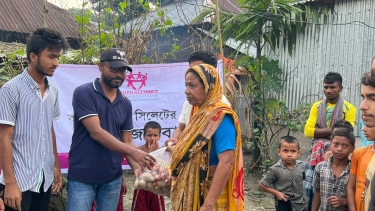 মধ্যনগরে আব্দুল আউয়াল মিছবাহ’র উদ্যোগে ত্রাণ বিতরণ