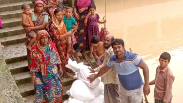 মধ্যনগরে ১ হাজার পরিবারের মধ্যে শুকনো খাবার বিতরন