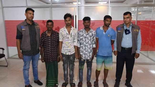 গাড়ির কাগজপত্র চুরি করে টাকা আদায়কারি গ্রুপ