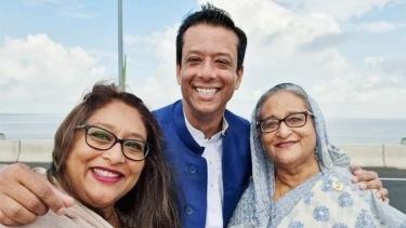 প্রধানমন্ত্রী পুত্র-কন্যা সহ সেতু পারি দিয়ে গোপালগঞ্জ গেলেন