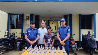 মধ্যনগরে ভারতীয় মদসহ কারবারি গ্রেফতার