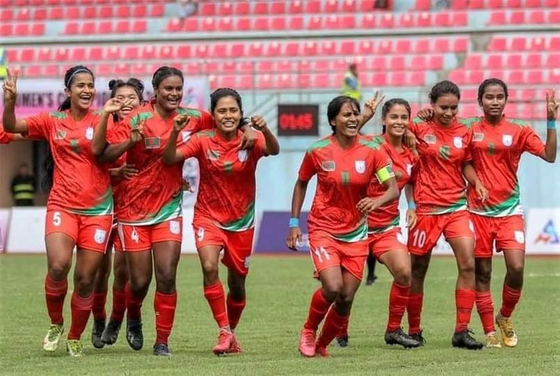 সাফ গেমস বিজয়ী বাংলাদেশের নারী ফুটবলারদের বাধভাঙ্গা উচ্ছাস