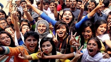 এস এস সি পাশের হার কমছে বেড়েছে জিপিএ-৫