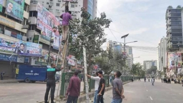 নয়াপল্টন কার্যালয়ের সামনে সিসি ক্যামেরা বসাচ্ছে ঢাকা মহানগর পুলিশ