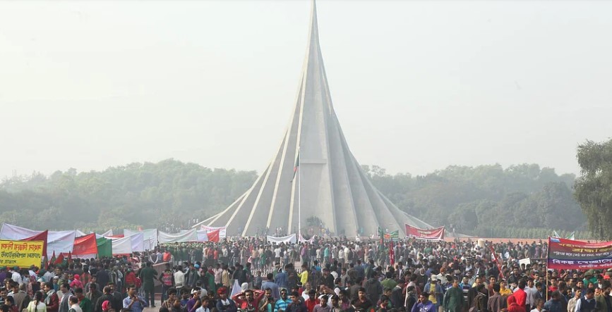 স্মৃতিসৌধে মহান বিজয় দিবসে  জনতার ঢল