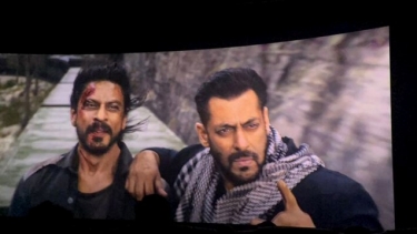 প্রথম দিনেই সব রেকর্ড গুঁড়িয়ে ‘পাঠান’র আয় ১০৬ কোটি