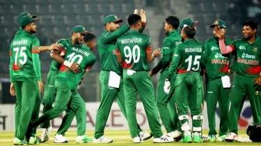 মাত্র ১০১ রানেই অলআউট আয়াল্যান্ড