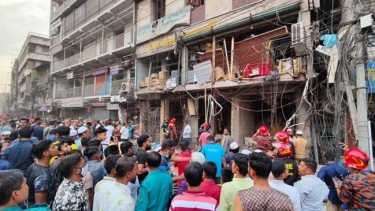 রাজধানীর গুলিস্তানে একটি ভবনে বিস্ফোরণ, ১৬ জনের মৃত্যু!!