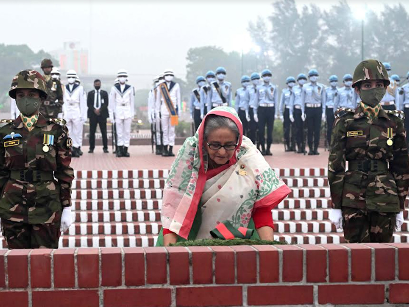 স্বাধীনতা দিবসে স্মৃতিসৌধে রাষ্ট্রপতি-প্রধানমন্ত্রীর শ্রদ্ধা