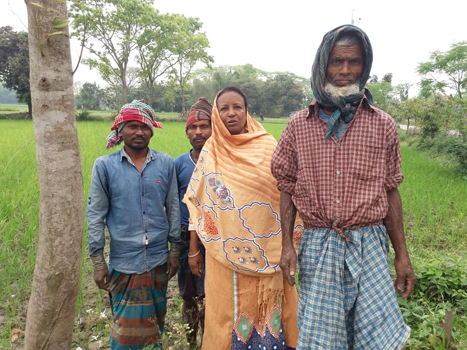 সাধারণ মানুষের সঙ্গে লেখক ড. গোলসান আরা বেগম