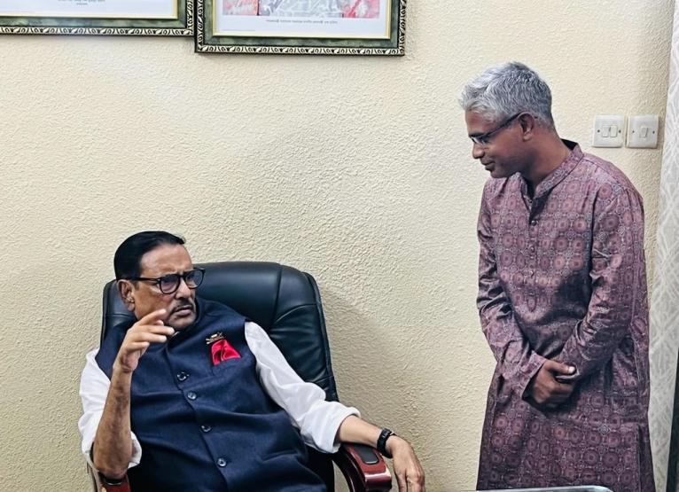 আওয়ামী লীগের সাধারণ সম্পাদকের সাথে আওয়ামী লীগ নেতা রাসেল আহমদের সৌজন্য সাক্ষাৎ