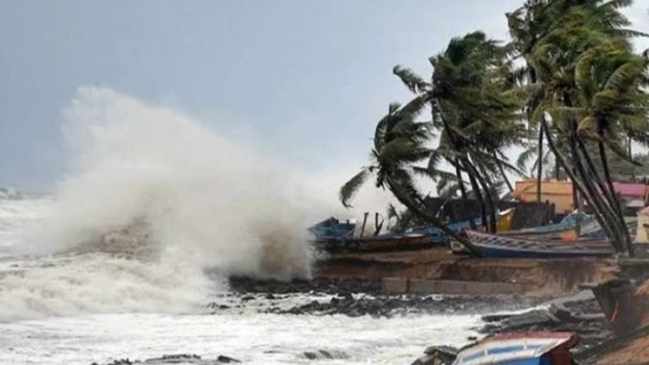 ঘূর্ণিঝড় মিধিলির প্রভাবে আজ শুক্রবার ভোর থেকেই বৃষ্টি শুরু হয়েছে।