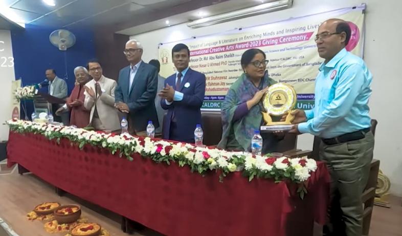 বরিশালের কৃষক সুমন আহম্মেদ পেলেন “দ্য ইন্টারন্যাশনাল ক্রিয়েটিভ আর্টস এওয়ার্ড”