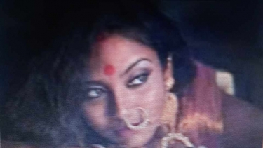 রবীন্দ্রনাথ ঠাকুর-এর কবিতা নয়ন তোমারে পায় না দেখিতে