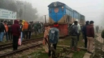 ট্রেনের ইঞ্জিন সিগন্যাল ছাড়াই পরিবর্তনের সময় লাইচ্যুত