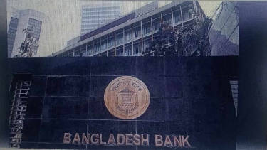 ব্যাংকে টাকা কমেছে, নগদ টাকা তুলে ঘরে রাখার প্রবণতা বেড়েছে