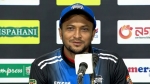 আমি চশমা না পরেও আপনার চেয়ে ভালো দেখি:সাকিব আল হাসান
