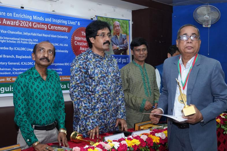 আন্তর্জাতিক সৃজনকলা পুরষ্কার-২০২৪ পেলেন বিদ্যাকর এ কে এম ফয়জুল মোস্তফা