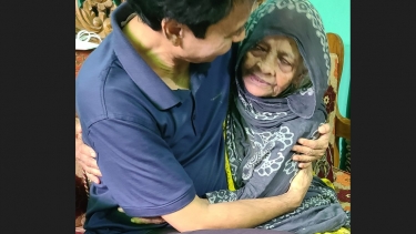 ‘মা’কে নিয়ে নেছার ইউ আহমেদের সত্যি কবিতা “বড্ড একা ”