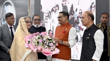 দুই দিনের রাষ্ট্রীয় সফর শেষে রাতে দেশে ফিরেছেন প্রধানমন্ত্রী
