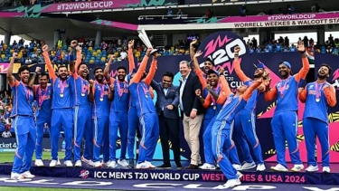 দক্ষিণ আফ্রিকাকে হারিয়ে বিশ্বকাপ ট্রফি ভারতের