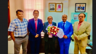 ইউজিসির চেয়ারম্যানের সঙ্গে সৌজন্য সাক্ষাৎ করেছেন প্রাইম ইউনিভার্সিটির উপাচার্য ও ট্রাস্টিবোর্ডের চেয়ারম্যান