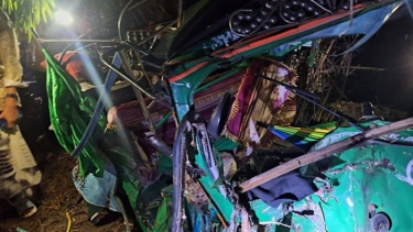 চট্টগ্রামে অটোরিকশায় ট্রাকের ধাক্কা, নিহত ৩