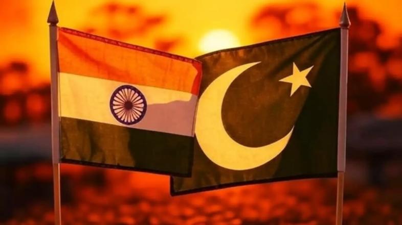 ভারত ও পাকিস্তানের পতাকা। ছবি : সংগৃহীত