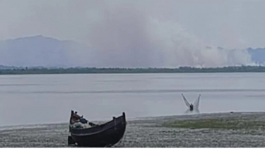 রোহিঙ্গাদের ফেলে আসা বাড়ি আরাকান আর্মিরা পুড়িয়ে দিচ্ছে ?
