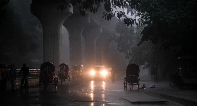বৃষ্টি থামবে কবে? জলাবদ্ধ রাজধানী