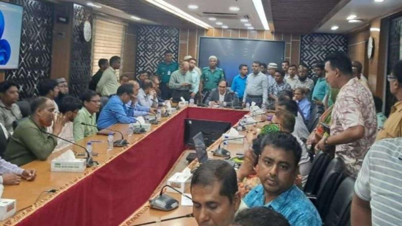 বিক্ষোভের আগুন নিভল, সচিবালয়ে আন্দোলন আপাতত স্থগিত