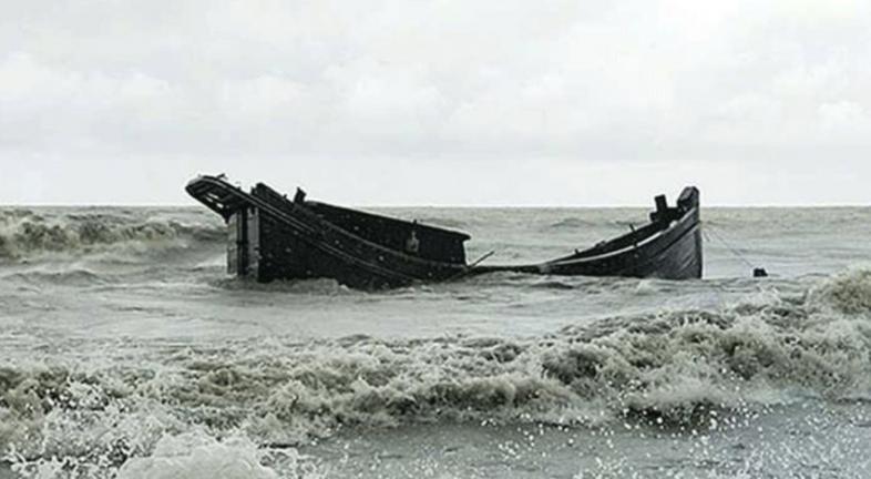 হাতিয়ায় ট্রলার ডুবে ১৯ নিখোঁজ