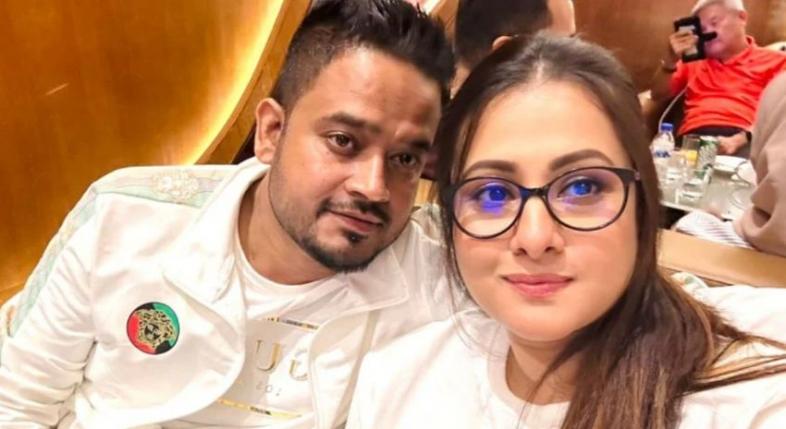 চিত্রনায়িকা দিলারা হানিফ পূর্ণিমা ও আশফাকুর রহমান রবিনের বিয়ের তিন বছর পূর্ণ হয়েছে