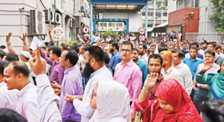 সচিবালয়ের কর্মচারীদের চলমান আন্দোলনের সঙ্গে সরাসরি যুক্ত হচ্ছেন বিএনপিপন্থি সাবেক আমলারা