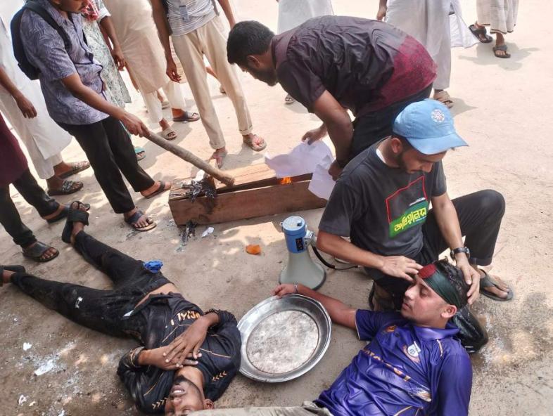 জগন্নাথ বিশ্ববিদ্যালয় শিক্ষার্থীদের লংমার্চে টিয়ারগ্যাস ও সাউন্ড গ্রেনেডে ৬ জন আহত