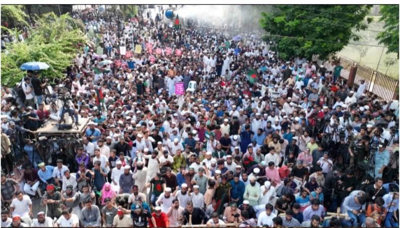 আওয়ামী লীগের বিচার ও রাজনৈতিক কার্যক্রম নিষিদ্ধের দাবিতে উত্তাল শাহবাগ