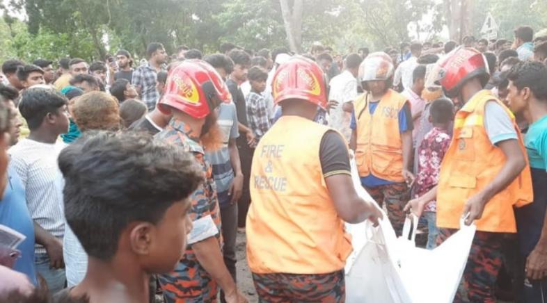 সড়কে শেষ শিশু মাহিমের পুরো পরিবার