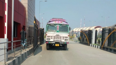 বেনাপোল বন্দরে আমদানি-রপ্তানি শুরু ১০ দিনের ছুটি শেষ