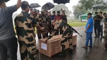 বিএসএফের গুলিতে নিভে যাওয়া প্রাণ ফিরল ঘরে
