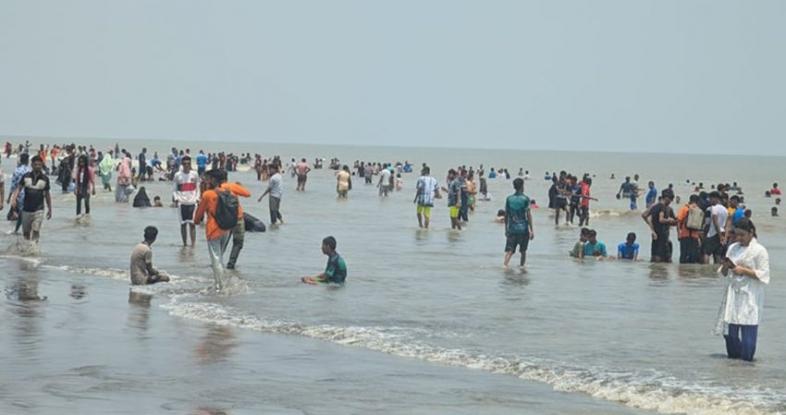 ঈদে কুয়াকাটায় পর্যটকের ঢল